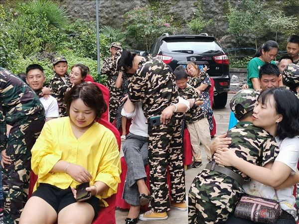重庆市开州区麒麟新思维夏季训练营带你的孩子走进感恩教育