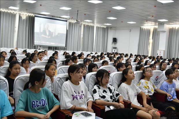 见面会现场 (2).jpg