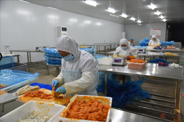 阳高县均田村：加工扶贫车间“肉块块”串出“金串串”