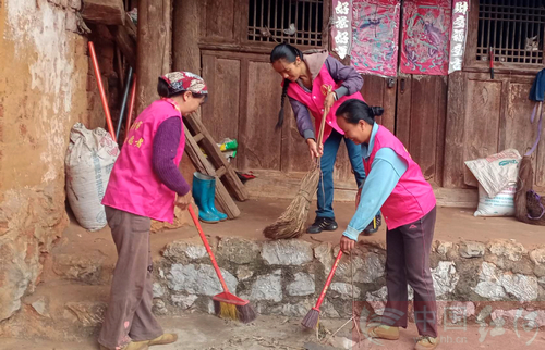 弥勒市妇联：凝聚“她”力量助力农村人居环境整治