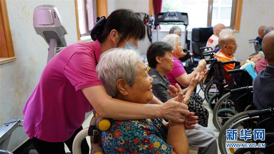 我给现在的生活打满分：民办养老院里的“夕阳红”
