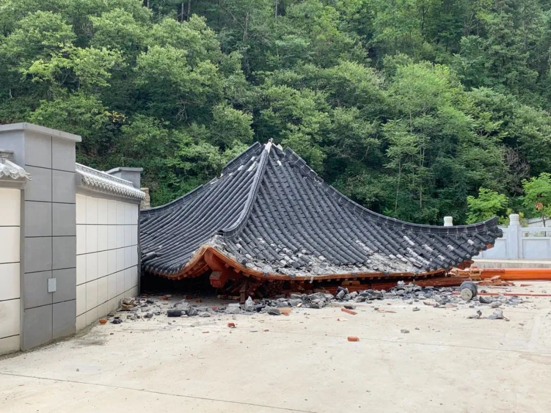 贫困县7.1亿建豪华中学 中纪委介入调查喷泉凉亭被火速拆除