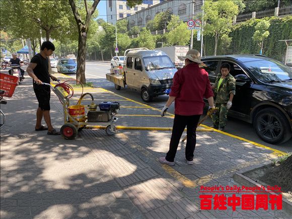湖北十堰:安装智慧充电桩规范辖区车辆停放七里社区为民办实事