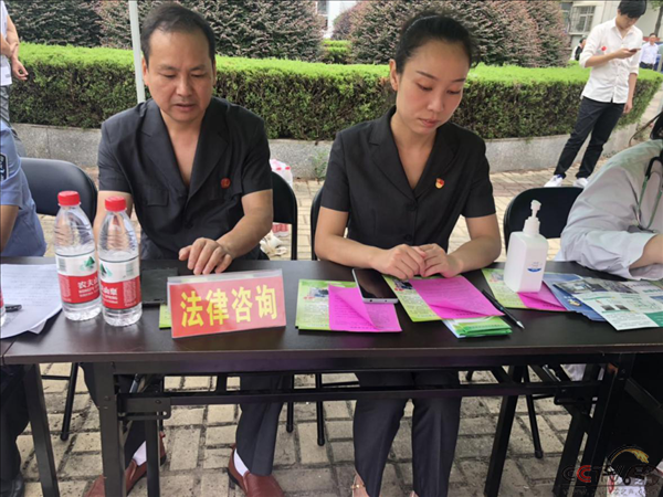 河南固始番城街道“双报到”党员助力红旗社区创建