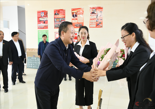 情系教师节慰问暖人心：鹤岗市委书记张恩亮教师节到宝泉岭局直小学看望慰问教职工