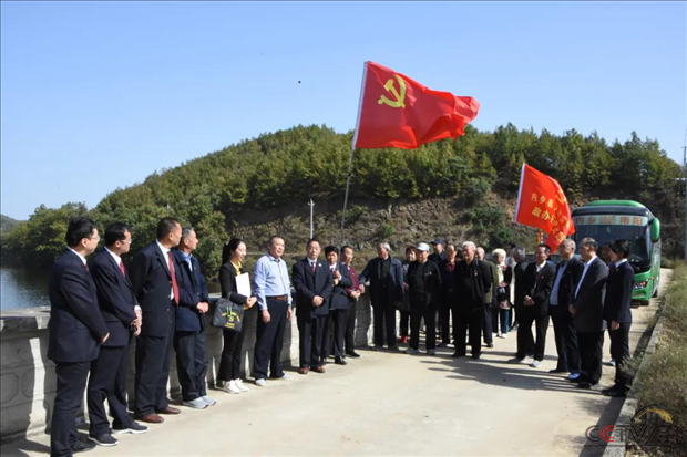 河南内乡检察院开展“学习桃庄河精神 感受山乡巨变”主题党日活动