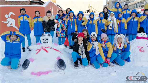 黑龙江富锦第三小学：白雪纷飞校园美 别样快乐永回味