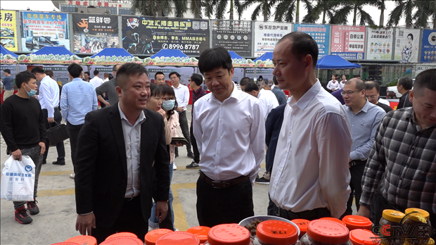 广东汕头潮南区举办“爱心消费 助力扶贫”签约仪式暨农特产品展销活动