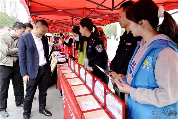 广东普宁举办国际志愿者日便民服务集市暨2020年创文志愿表彰活动