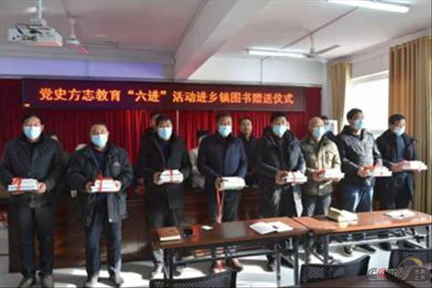 河南三门峡:赠书传爱心 共建书香乡村