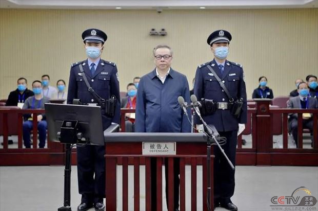 十九大后被揪出的四个“金融虎”，3天内两人获刑：死刑、无期