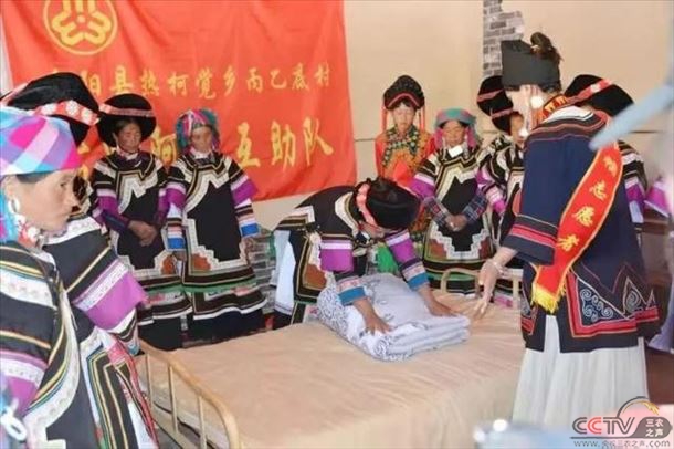 人民日报：凝聚巾帼力量 决战脱贫攻坚