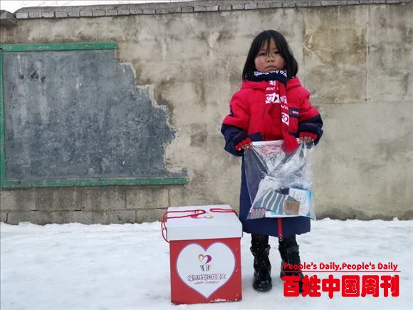 云南省大关县上高桥乡大寨村完小举行爱心捐赠仪式