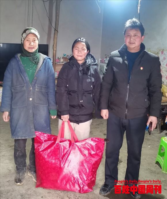 云南昭通市委办、妇联：献爱心 送温暖