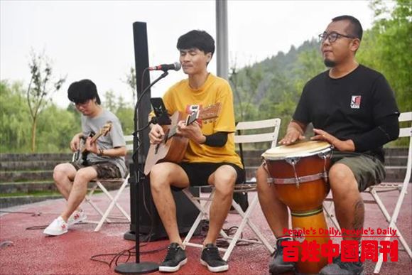 农村有啥好？俄中“后浪”为啥都往村儿里跑？
