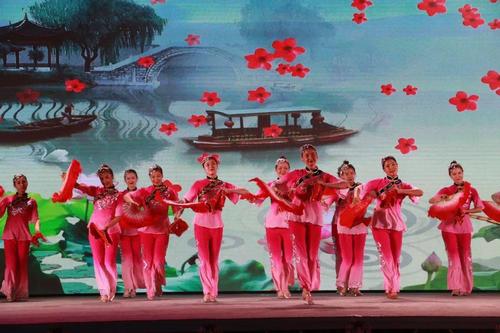 “文化润疆”“旅游兴疆”齐头并进 ——访新疆维吾尔自治区文化和旅游厅党组书记、副厅长侯汉敏