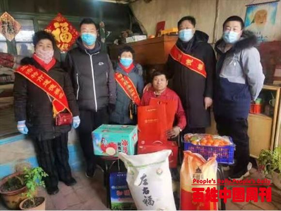 内蒙乌兰浩特市委宣传部、文明办组织红城好人道德模范慰问贫困户