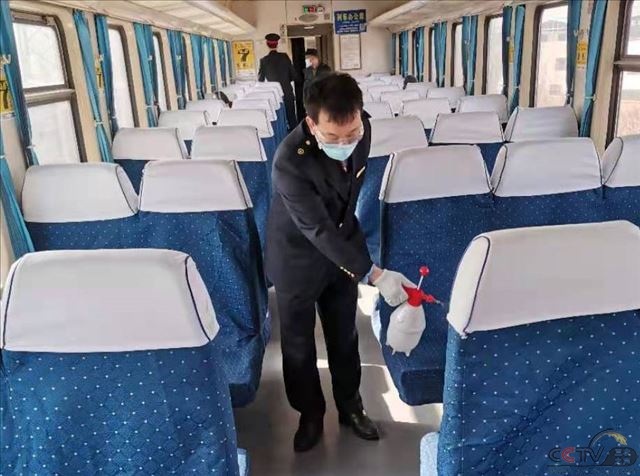 k866次列车第五乘务组：及时消毒灭杀防疫确保旅乘环境安全