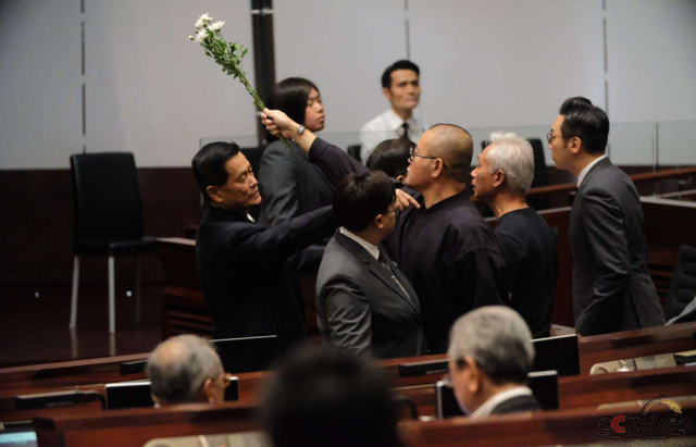 媒体曝光部分煽动暴力的乱港艺人，没想到“桃姐”是这样的人