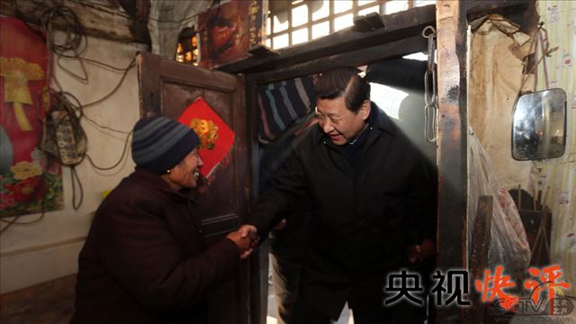 央视快评：满怀热情为困难群众办事