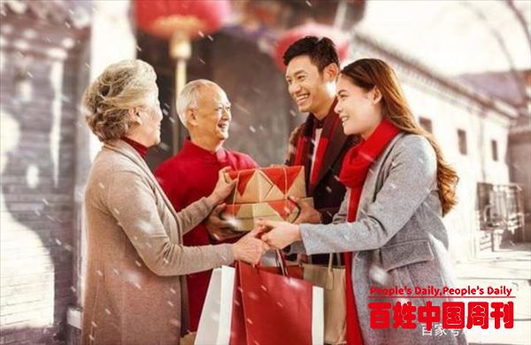 “连坐式孝顺”成过年常态，老人认为理所当然，儿女直呼：凭啥！