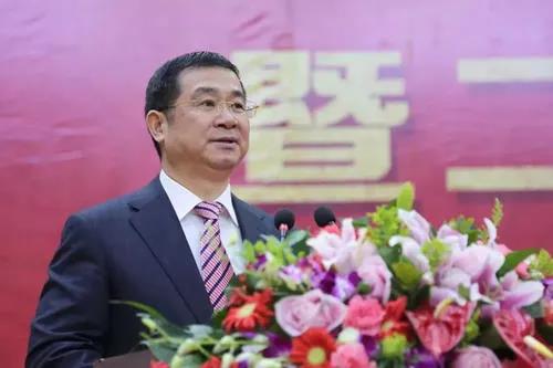 陆永华被留置靳保芳被查，如何看待民企的“原罪”？
