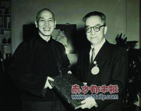 蒋介石骂胡适：害民族文化之蟊贼