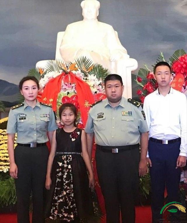 主席的曾孙，毛新宇的儿子，今年已成年，与青年主席十分神似