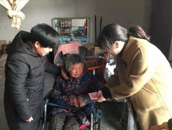 安徽亳州谯城区薛阁街道：走访慰问贫困户 真情关怀暖人心