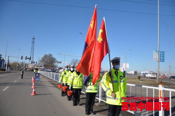 新疆伊宁：擦亮路面隔离护栏 助力美丽杏乡建设