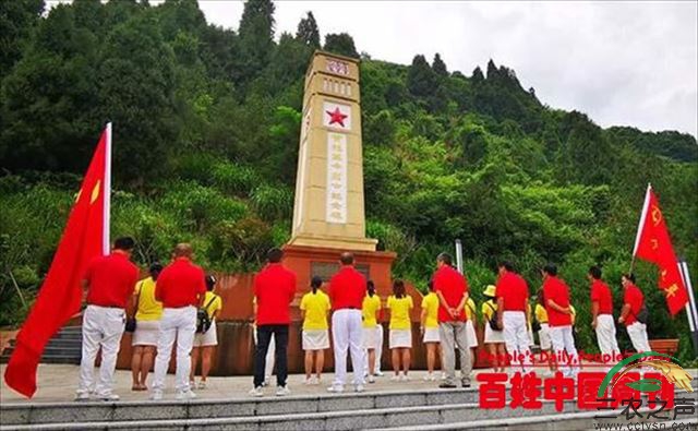 毛主席邀请一位农村老妇，观看国庆大典，老妇：毛主席是我干儿子