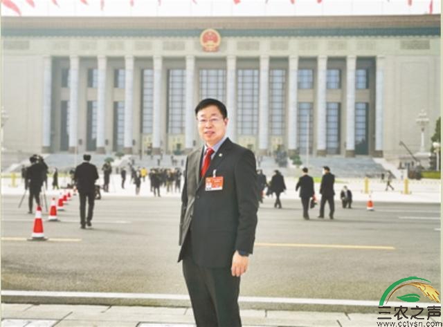 全国政协委员窦荣兴:鼓励城市离退休人员告老还乡？不妨一试