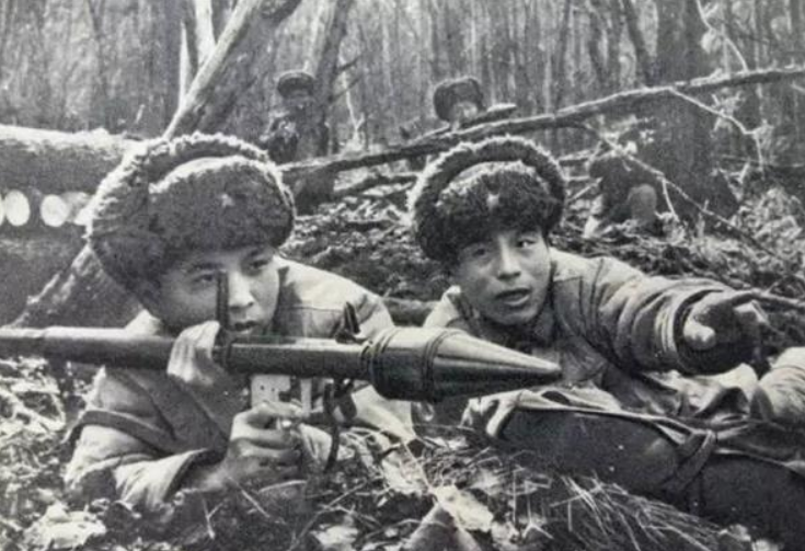 中越战争时，苏联为何屯兵百万却不敢进攻？邓小平当时说了两句话之一
