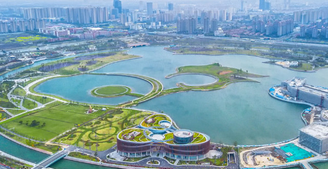 多地被曝占用耕地挖湖造景 人民日报：警惕形象工程