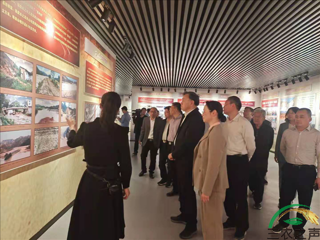 陆桂华在江西省兴国县调研水土保持工作
