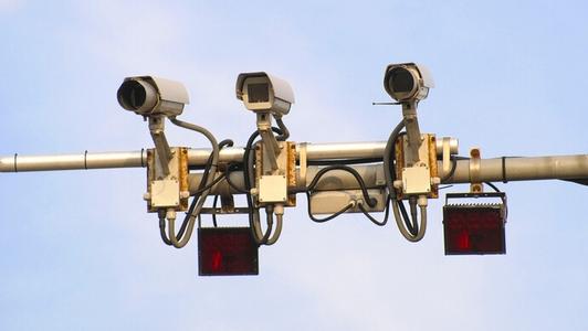 “电子警察”成了“逐利执法”的利器？设置各类“电子眼”应接受社会监督