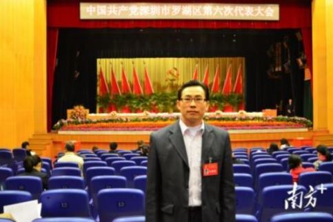 “敢查驻深办主任的工作证，他们就认定让我当支部书记了”