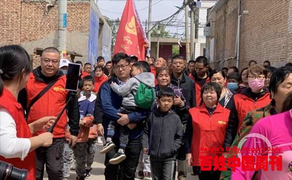 陕西被拐男童34年后终于回家：被拐2年即获救在解救民警家长大