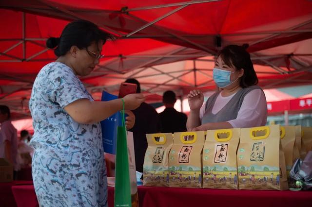 扶贫农产品陷入“包销”怪圈，怎么治？