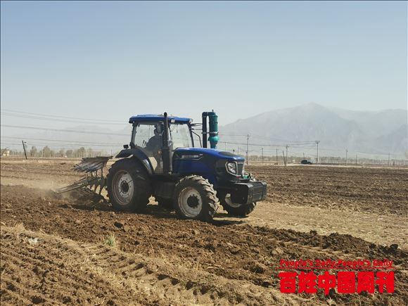 不负好春光 人勤备耕忙：山西阳高县友宰镇“人欢机鸣”闹春耕