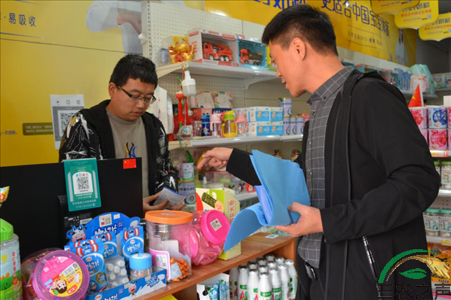 河南省三门峡市湖滨区开展社保政策“进门店”宣传活动