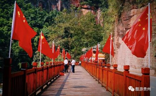“五一”小长假，新疆红色旅游持续升温