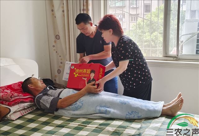 四川好人“绵州燕姐”：腿肢虽肿痛爱心永不变