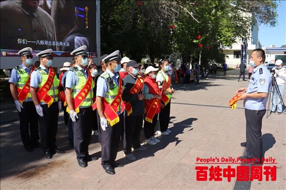新疆哈巴河县公安局开展文明交通志愿者服务活动