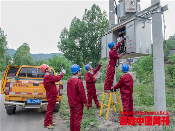 山西:地电乡宁分公司工作人员用辛勤汗水换来万家灯火