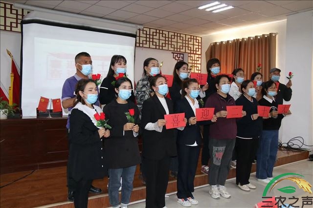 新疆霍城县阿扎克社区举办草根宣讲员比赛增强为民服务意识