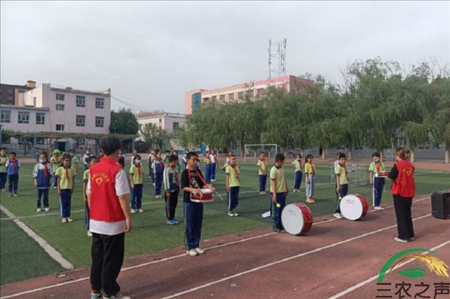 新疆和静：志愿服务进社团关爱行动暖人心