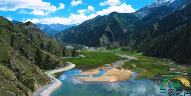 新疆奎屯市举办第五届百车穿越独库公路文旅公益活动