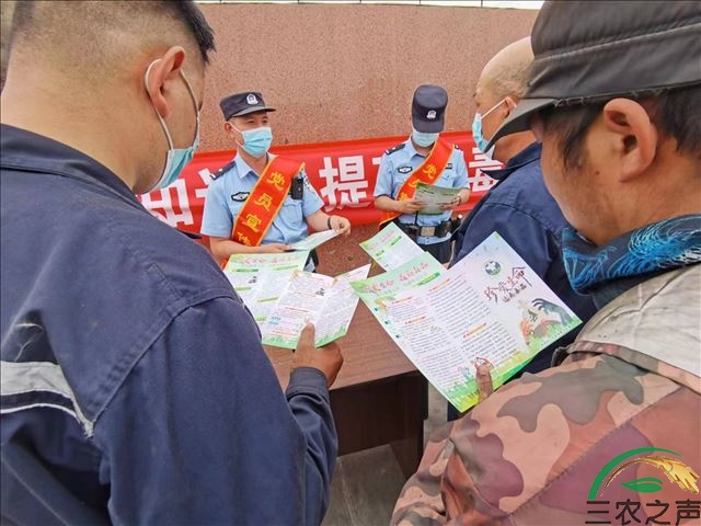 新疆哈密：禁毒宣传进工地普法知识入人心