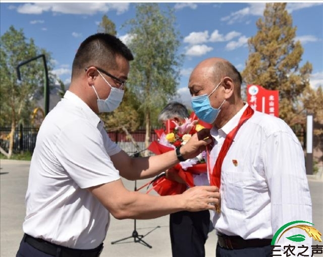 让薪火相传让党性闪光：新疆和静县党委组织部开展“喜迎建党节薪火相传”主题党日活动